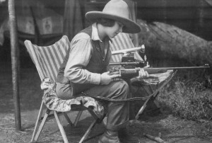 Osa Johnson (p/d/a/o) and gun, 1928. MOJSM