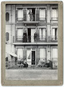 Façade of the villa rented by Méliès family in Mers-les-Bains circa 1900. 1st floor on the left: Georgette Méliès. On the balcony, 2nd floor: Georges Méliès. FRC