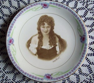 Anita Stewart (a/p) 10-inch Ceramic Souvenir Plate. PCJY